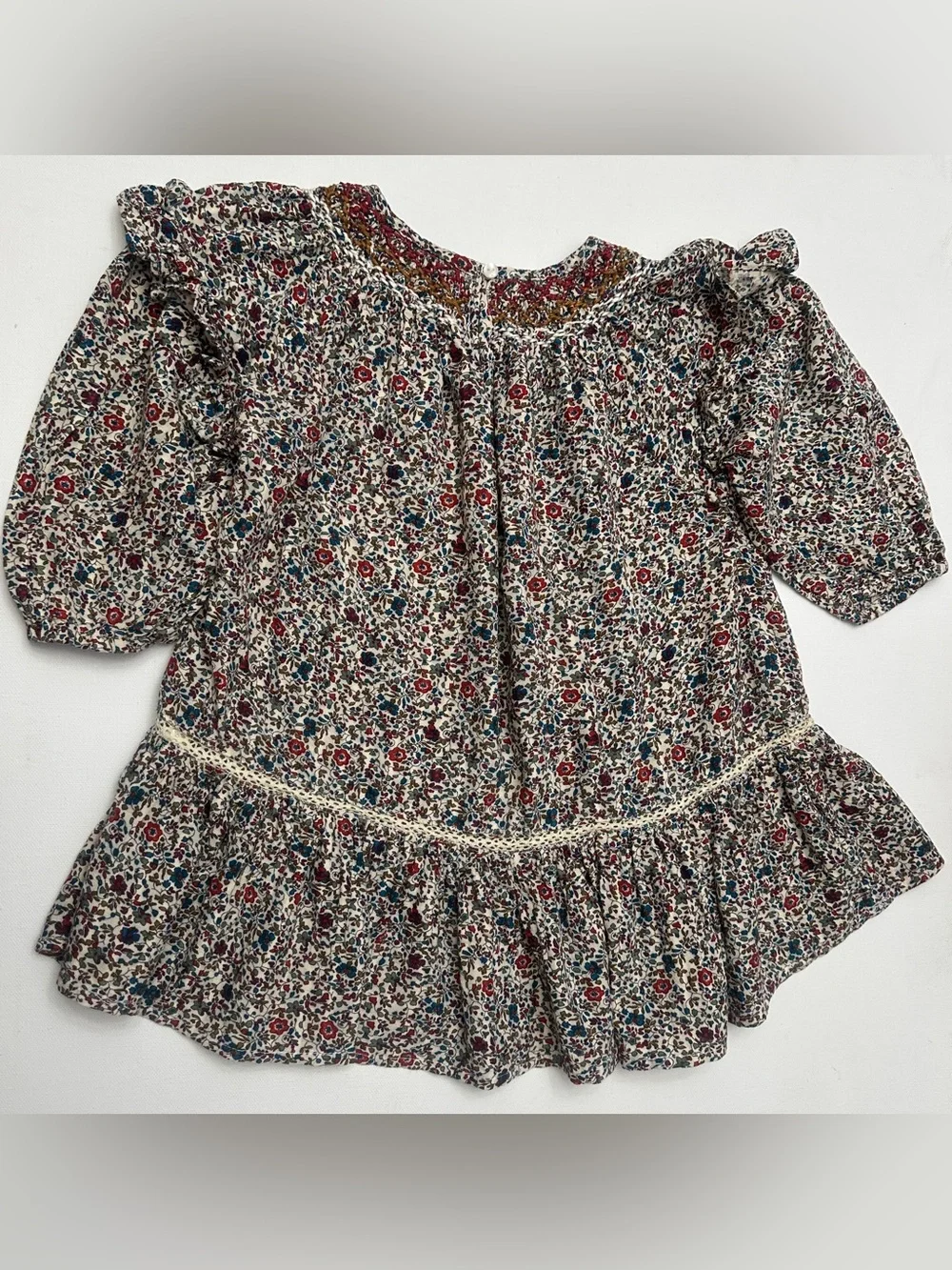 Zara girl’s floral peasant blouse embroidery around the neckline.  Size 3-4T.